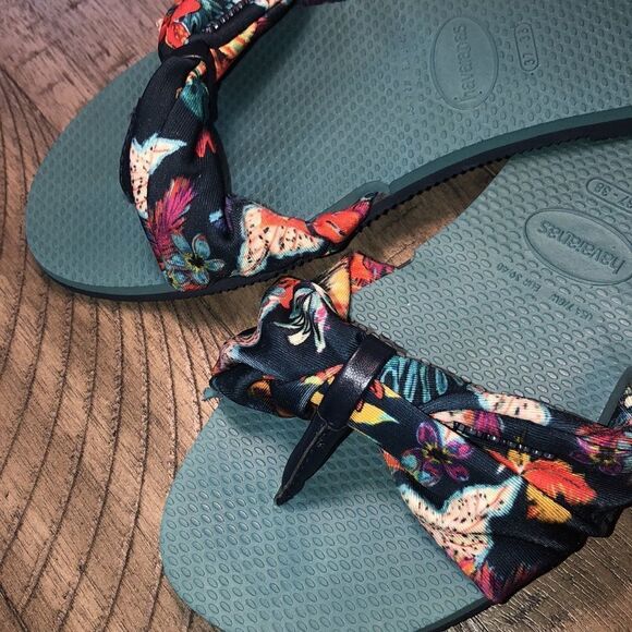 Havaianas’ Logo Floral Sandals 🩴 Comfort 4” Wide Footbed and Slip Proof Soles - Picture 13 of 17